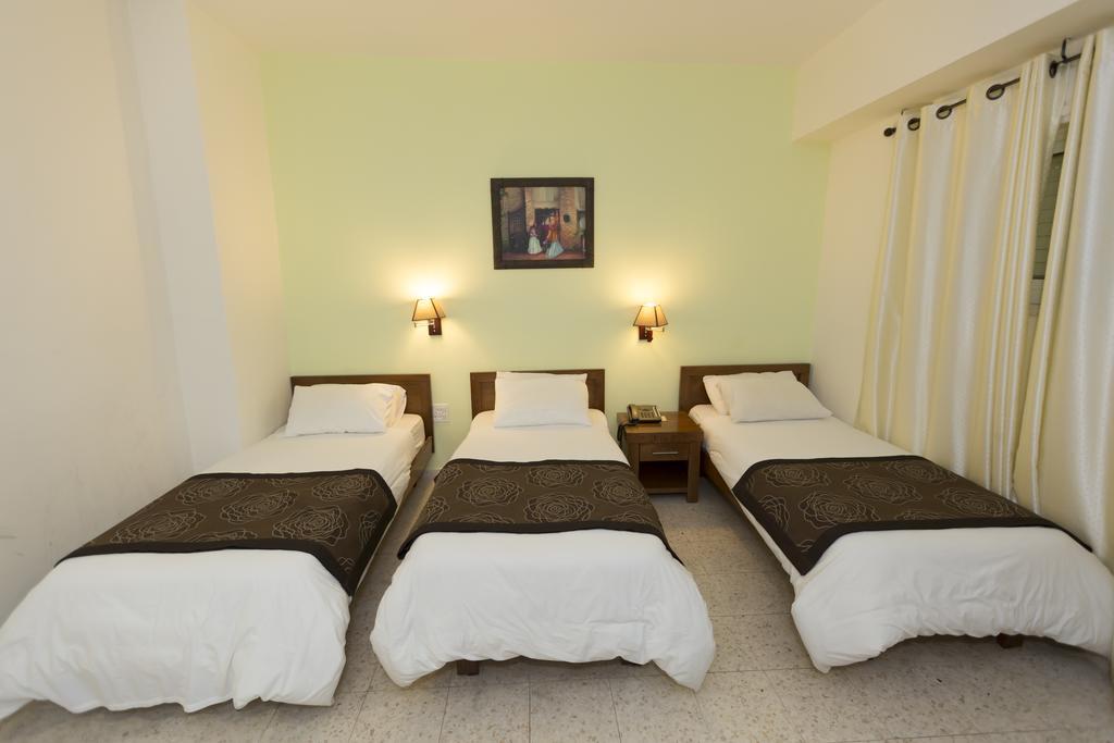 Angel Hotel Bethlehem Room photo